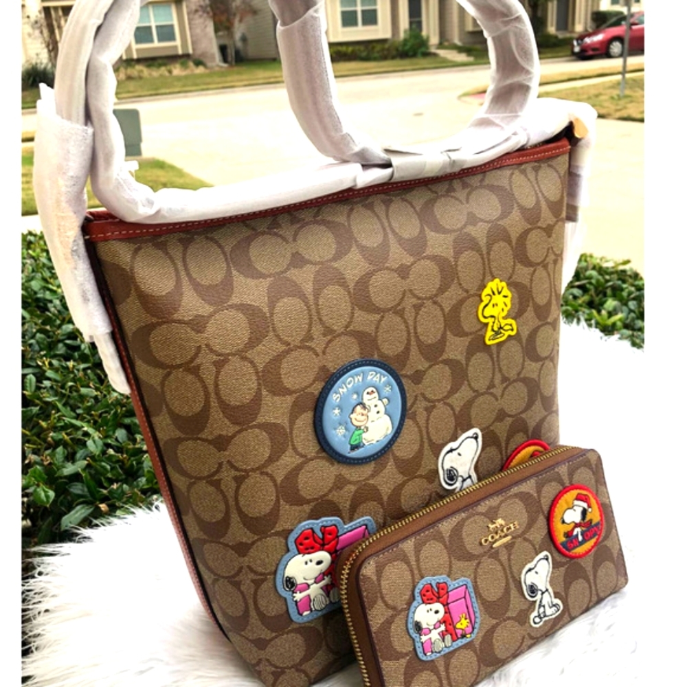 New 🎀 Coach Peanuts Val Duffle In Signature Canvas Bag With Patches & Wallet - Picture 2 of 13